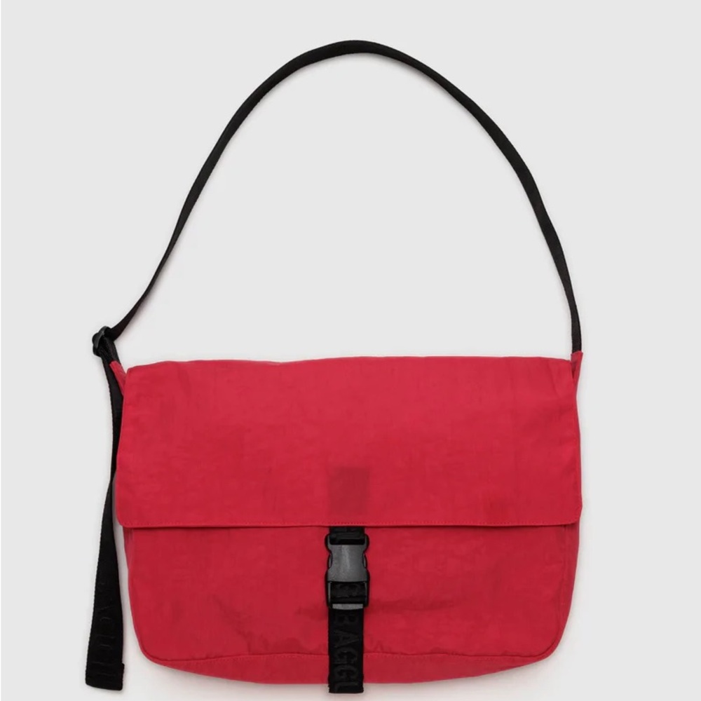 BAGGU Nylon Messenger Bag in Candy Apple Red